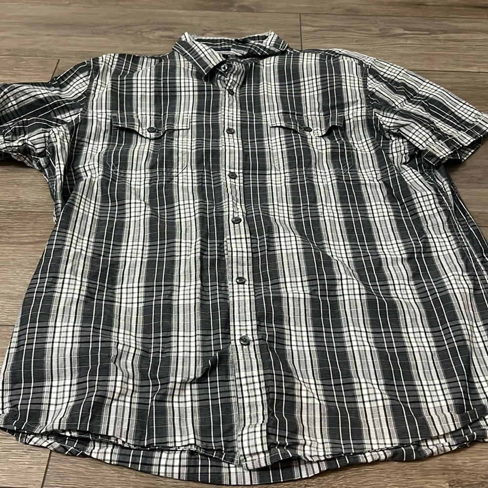 Apt 9 men’s Large Button down short sleeve